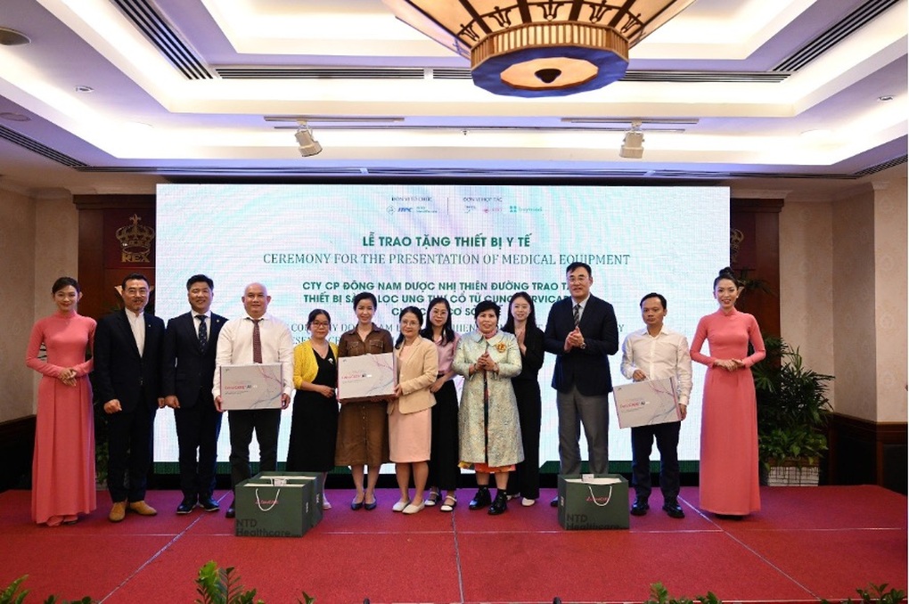 Khởi động chuỗi chương trình thăm khám và tầm soát ung thư cổ tử cung miễn phí - 2 Khởi động chuỗi chương trình thăm khám và tầm soát ung thư cổ tử cung miễn phí - 2