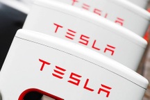Hãng xe điện Tesla gia nhập "câu lạc bộ nghìn tỷ" trên sàn chứng khoán Mỹ
