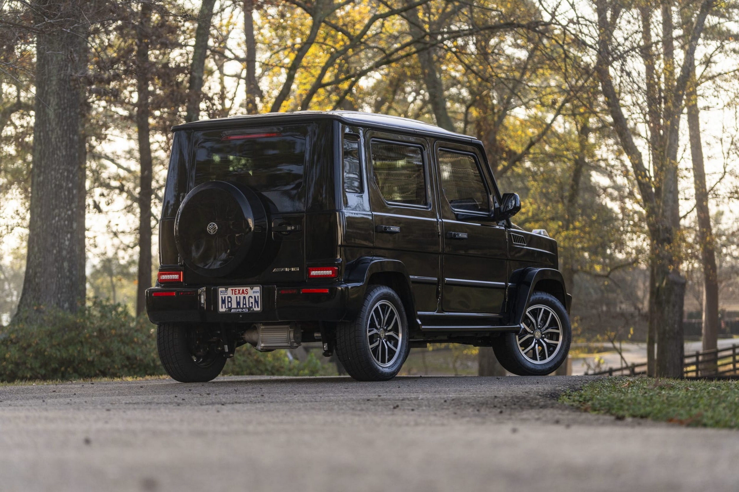 Chiếc xe nhái Mercedes G-Class có giá bán ngang xe xịn - 7 Chiếc xe nhái Mercedes G-Class có giá bán ngang xe xịn - 7