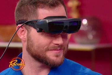 Người đàn ông khiếm thị có cơ hội nhìn trở lại nhờ "mắt sinh học"