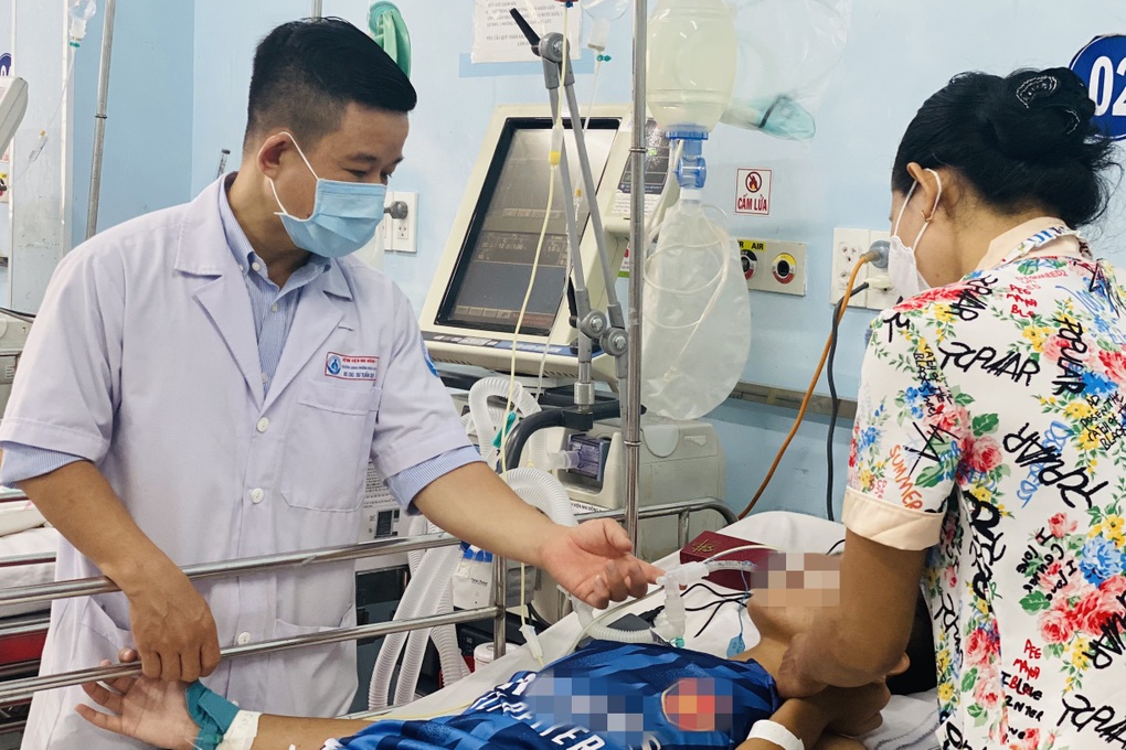 Xót xa trẻ mắc viêm não Nhật Bản bất động nhìn cha mẹ chăm 3 tháng ở viện - 4 Xót xa trẻ mắc viêm não Nhật Bản bất động nhìn cha mẹ chăm 3 tháng ở viện - 4