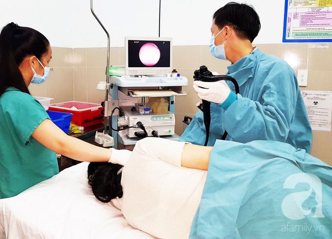 Cô gái suýt chết vì nuốt phải thứ này lúc nhai thịt nướng: Lời cảnh báo cho người hay nói chuyện, đùa giỡn khi ăn - Ảnh 3. Cô gái suýt chết vì nuốt phải thứ này lúc nhai thịt nướng: Lời cảnh báo cho người hay nói chuyện, đùa giỡn khi ăn - Ảnh 3.