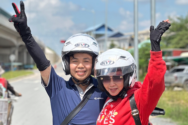 Chàng trai giúp mẹ U60 thực hiện ước mơ phượt Campuchia 1.000km bằng xe máy