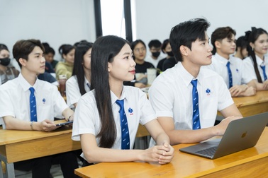 Loạt trường đại học công khai thu nhập giảng viên: Nhiều con số bất ngờ