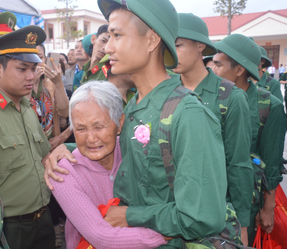 Tổng Tham mưu trưởng động viên tân binh lên đường nhập ngũ - 7 Tổng Tham mưu trưởng động viên tân binh lên đường nhập ngũ - 7