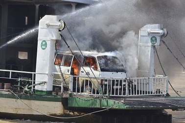 Hơn 300 người giả định một vụ cháy nổ trên phà