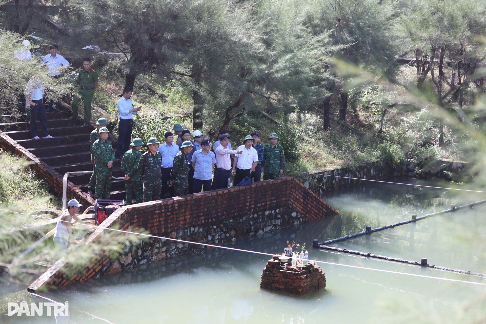 ប៉មចាមអាយុរាប់ពាន់ឆ្នាំនៅក្រោមនីវ៉ូទឹកសមុទ្ររងគ្រោះទឹកជំនន់យូរ - ៧ Tháp Chăm cổ nghìn năm tuổi nằm dưới mực nước biển bị ngập lụt kéo dài - 7