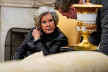 Chánh văn phòng Nhà Trắng bị tin tặc tấn công điện thoại và mạo danh?