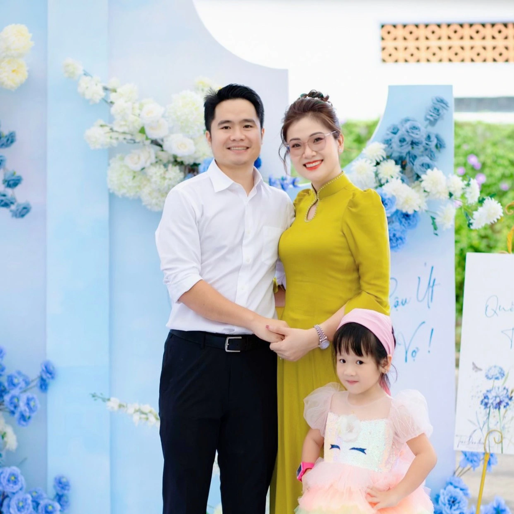 Gia đình ở Bình Phước sinh 7 con gái, mỗi lần đi ăn chơi là bao cả quán - 3 Gia đình ở Bình Phước sinh 7 con gái, mỗi lần đi ăn chơi là bao cả quán - 3