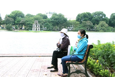 Hà Nội mưa giông, chuyển rét