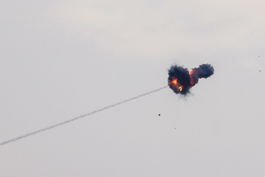 Vì sao Vòm Sắt của Israel bất lực trước mưa tên lửa từ Gaza? - 1 Vì sao Vòm Sắt của Israel bất lực trước mưa tên lửa từ Gaza? - 1