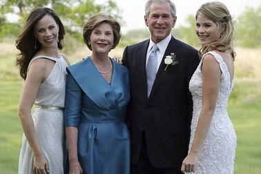 Ái nữ nhà Bush chia sẻ kinh nghiệm với hai tiểu thư nhà Obama khi rời Nhà Trắng