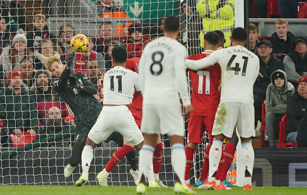 Salah tỏa sáng, Liverpool tạo khoảng cách 5 điểm với Man City - 2 Salah tỏa sáng, Liverpool tạo khoảng cách 5 điểm với Man City - 2