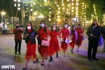 Hà Nội có một đêm Noel khác thường