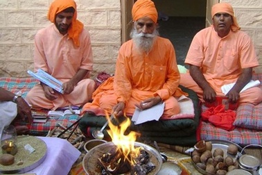 Lạ lùng bộ tộc dùng... thuốc phiện đãi khách quý