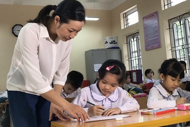 Tăng lương giáo viên: “Chúng ta cứ hy vọng và mơ đẹp đi nhé”