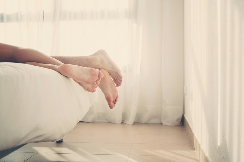 Lần đầu làm chuyện ấy gặp tai nạn; quan hệ 3-4 lần/tuần nhiều hay ít? - 1