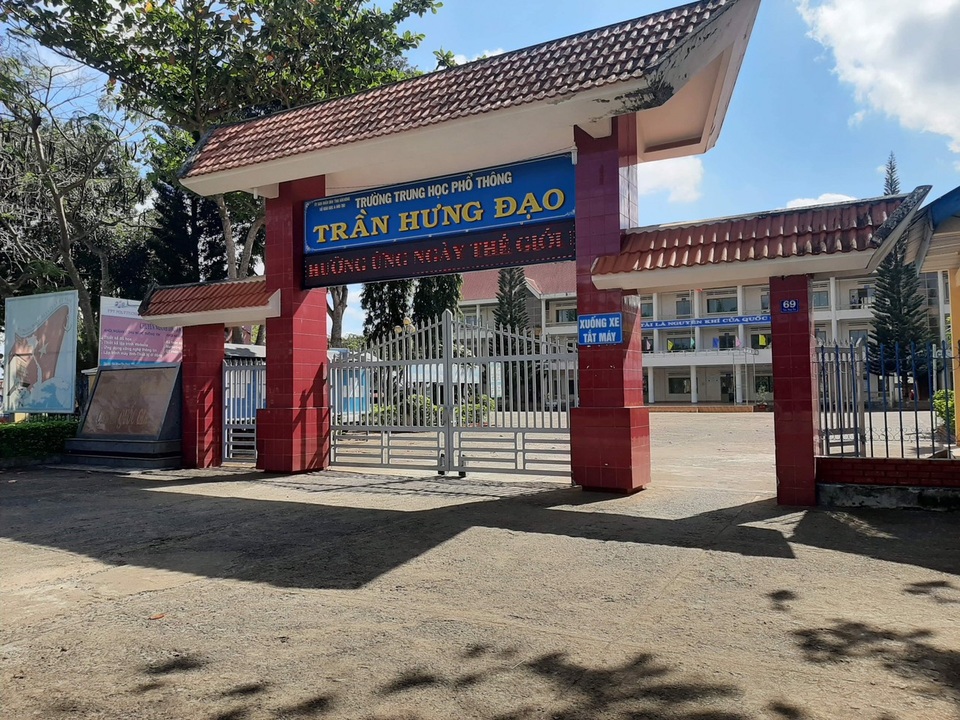 Cả trường nghỉ học vì phụ huynh đi cùng chuyến bay với người nhiễm Covid-19 - 1 Cả trường nghỉ học vì phụ huynh đi cùng chuyến bay với người nhiễm Covid-19 - 1