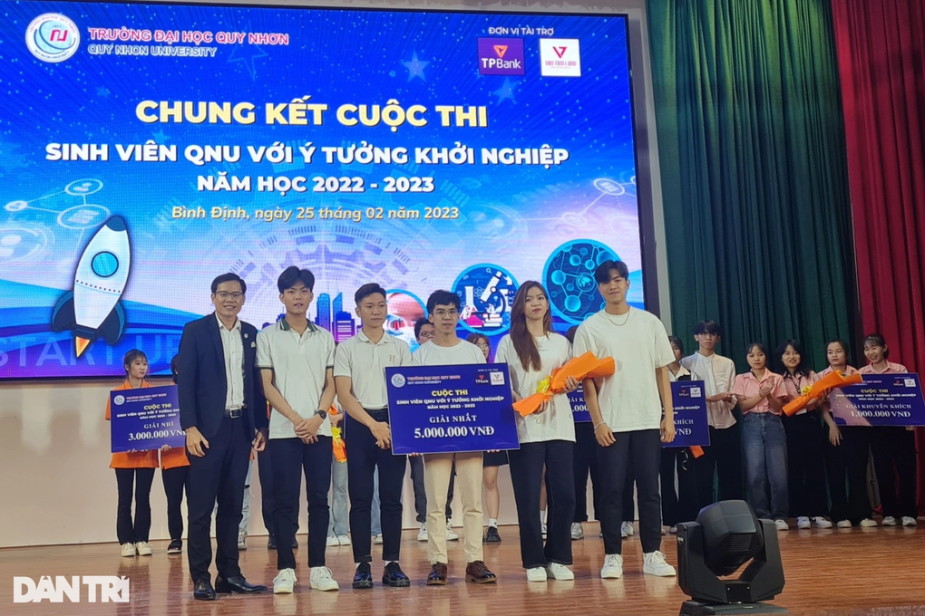 Sinh viên hiến kế khởi nghiệp với sản phẩm bánh Đất võ 10 ngày - 2 Sinh viên hiến kế khởi nghiệp với sản phẩm bánh Đất võ 10 ngày - 2