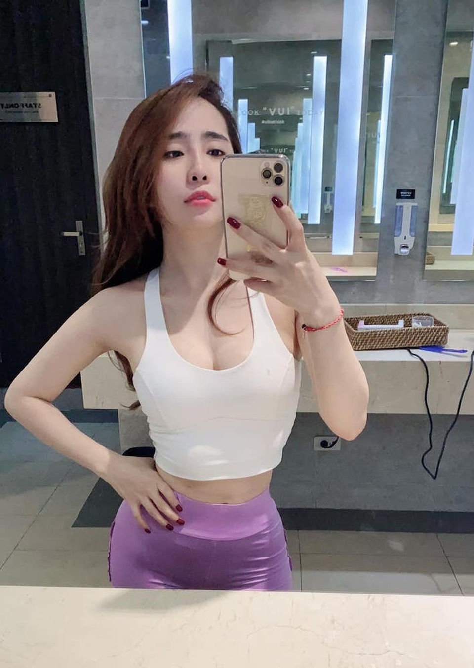 Vợ chồng Trấn Thành tình tứ hôn nhau trên đỉnh Phan-xi-păng - 13 Vợ chồng Trấn Thành tình tứ hôn nhau trên đỉnh Phan-xi-păng - 13