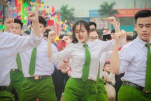 Gặp nữ sinh trường cảnh sát xinh đẹp, học giỏi, thích bóng đá