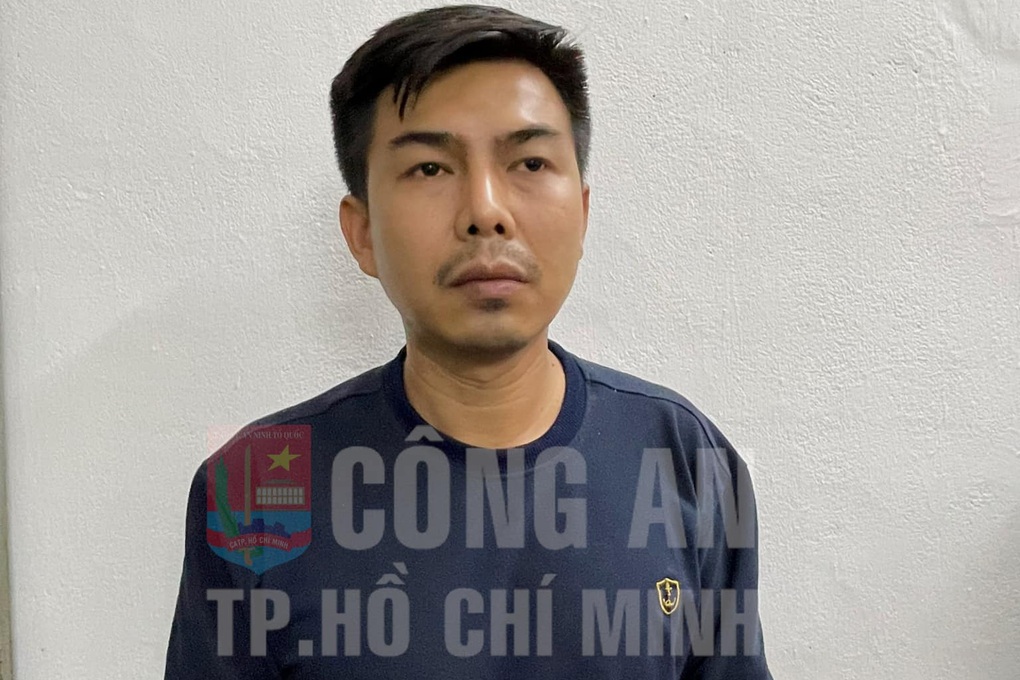 Tài xế đánh tráo 4 lốp ô tô Maybach của gia chủ ở TPHCM - 1 Tài xế đánh tráo 4 lốp ô tô Maybach của gia chủ ở TPHCM - 1