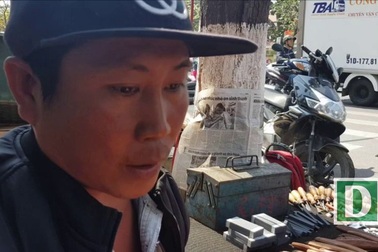 Lạ lùng hàng trăm người “đổ xô” mua đồ cũ ngày giáp Tết