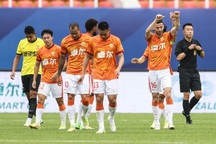 Đội bóng thứ 4 ở Trung Quốc tuyên bố giải thể