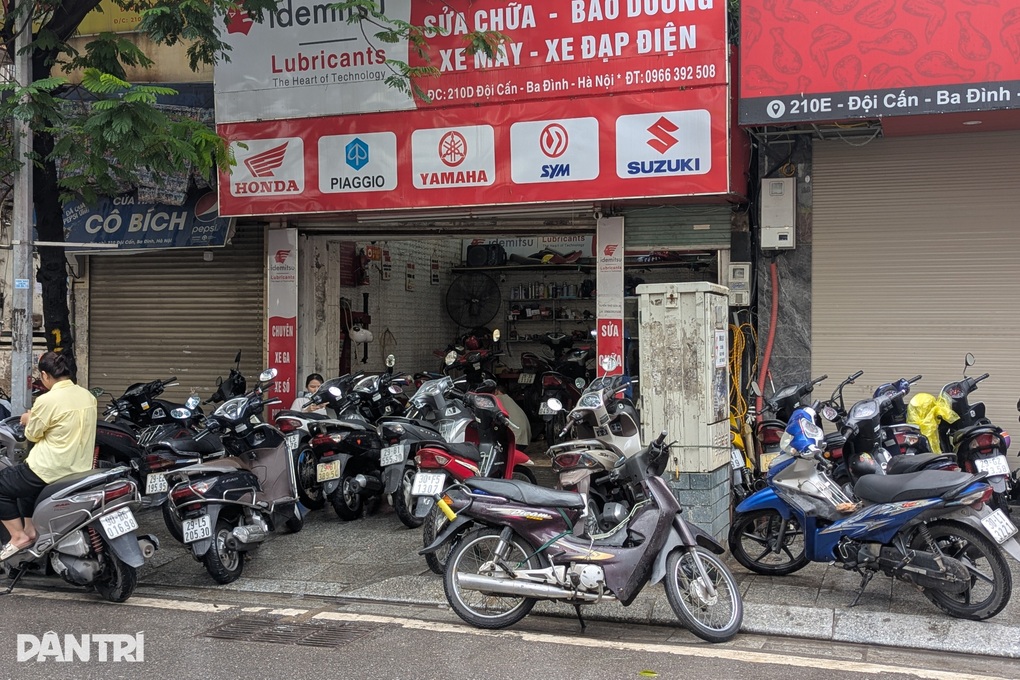 Sửa xe máy mùa mưa bão được ví như “vua của mọi nghề” - 2 Sửa xe máy mùa mưa bão được ví như “vua của mọi nghề” - 2
