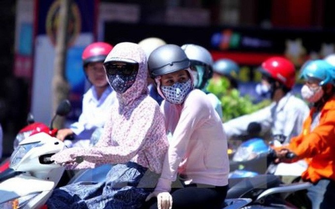 Miền Bắc sắp bước vào đợt nắng nóng khủng khiếp, nhiệt độ lên đến 40 độ C - Ảnh 1. Miền Bắc sắp bước vào đợt nắng nóng khủng khiếp, nhiệt độ lên đến 40 độ C - Ảnh 1.