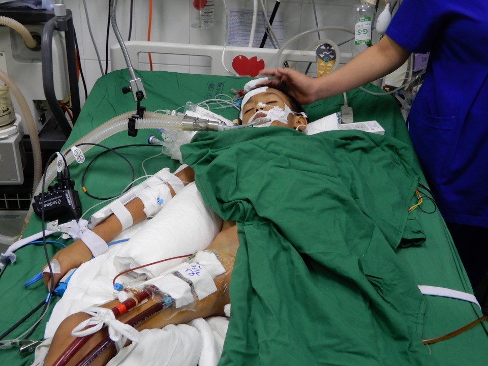 Những người làm báo giúp đỡ cậu bé 8 tuổi tính mạng đang nguy kịch - 2 Những người làm báo giúp đỡ cậu bé 8 tuổi tính mạng đang nguy kịch - 2