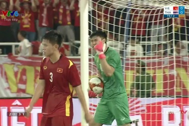 Văn Toản bắt bóng chính xác