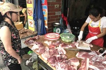 Lùng mua, vét cạn trong dân, thịt lợn tăng giá chưa từng có