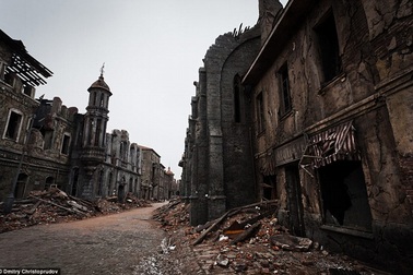 Chiêm ngưỡng phim trường “đổ nát”… kỳ công nhất thế giới