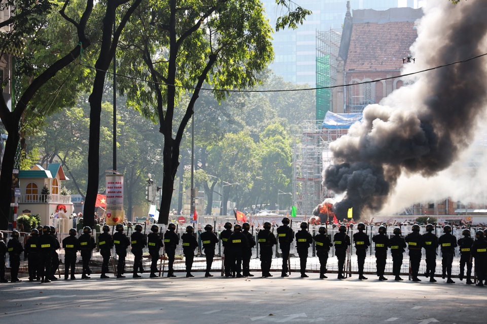 Xem diễn tập chống gây rối trật tự tại TPHCM - 8 Xem diễn tập chống gây rối trật tự tại TPHCM - 8