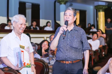 Nhạc sĩ Thuỵ Kha bật khóc khi được nhạc sĩ Phạm Tuyên, Văn Ký ngợi khen