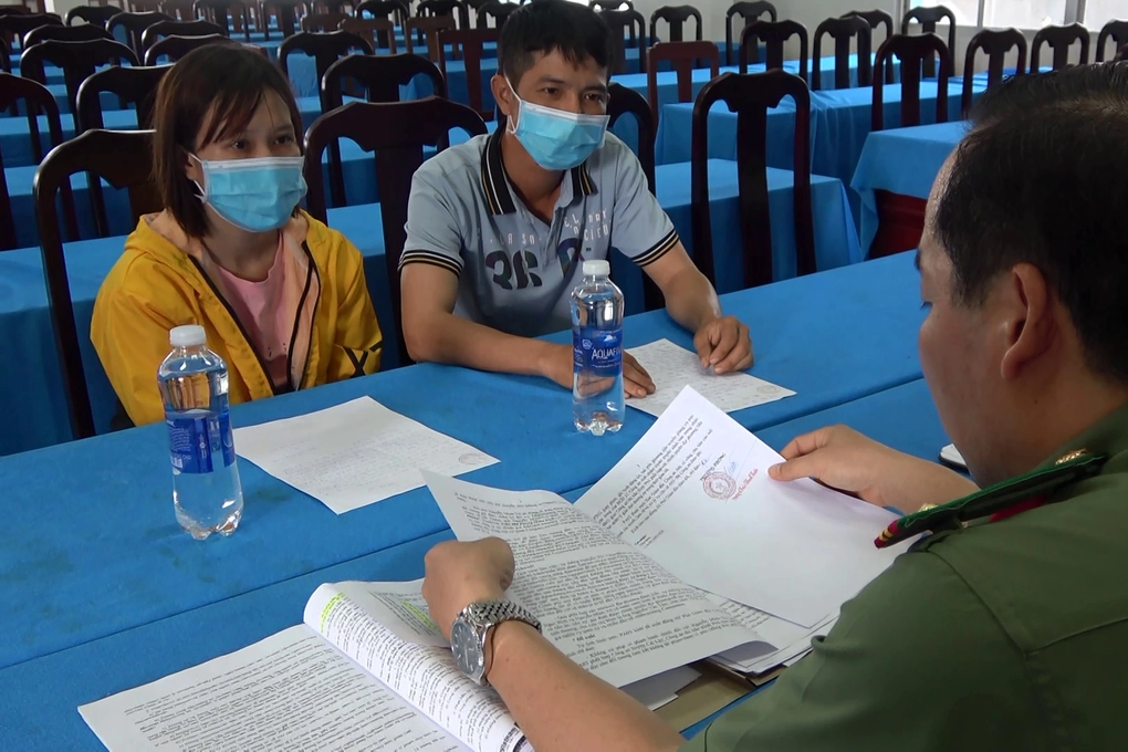Bị đòi nợ 4 triệu đồng, chuyển hướng cuộc gọi qua đường dây nóng Bộ Công an - 1 Bị đòi nợ 4 triệu đồng, chuyển hướng cuộc gọi qua đường dây nóng Bộ Công an - 1