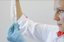 Nga lý giải động cơ Mỹ trừng phạt viện nghiên cứu vắc xin Covid-19