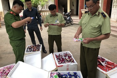 Thu giữ hàng nghìn cây kem Trung Quốc không rõ nguồn gốc