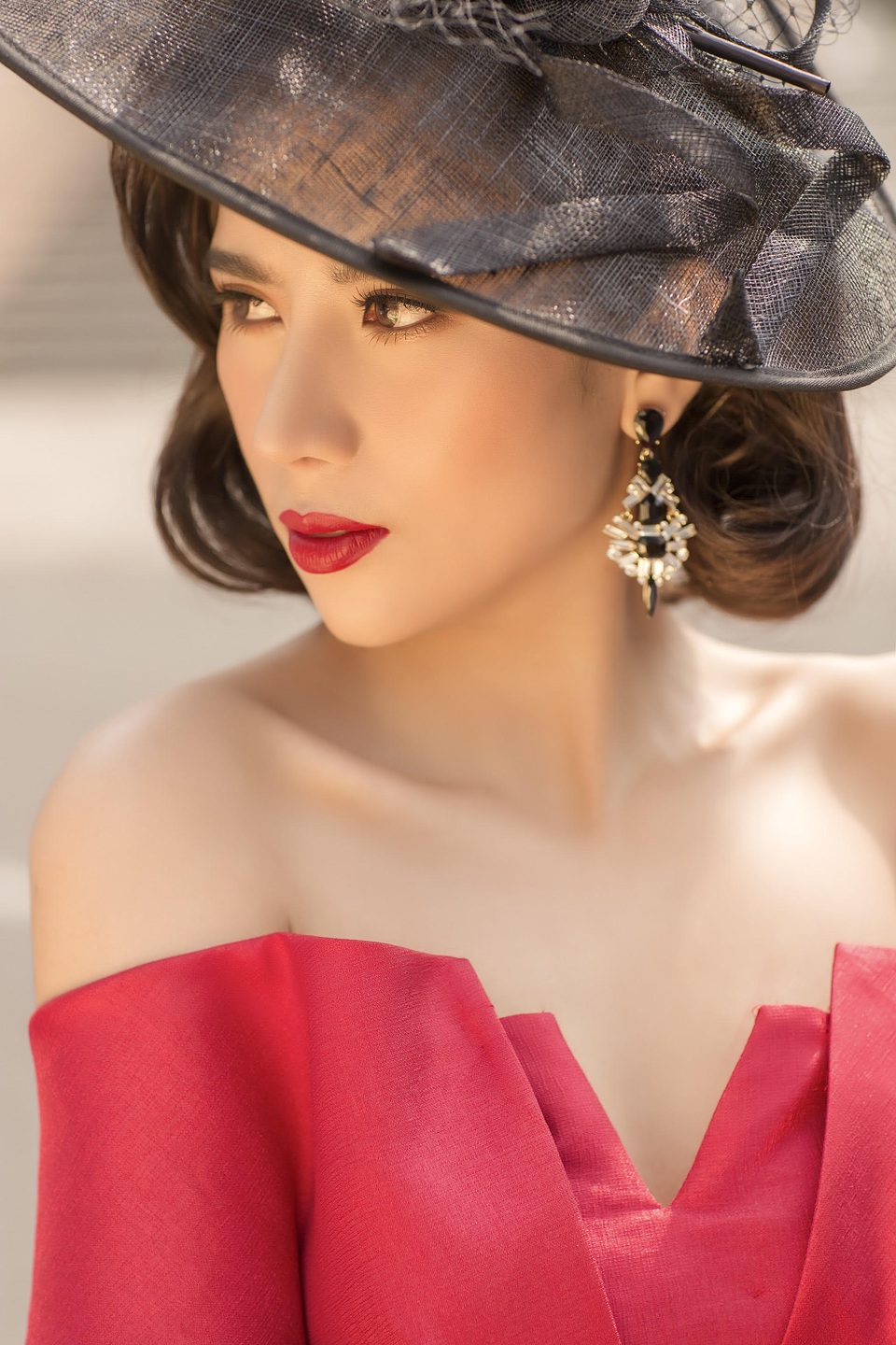 Hoa hậu Dương Yến Nhung hoá cô nàng cổ điển - 2 Hoa hậu Dương Yến Nhung hoá cô nàng cổ điển - 2