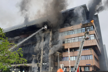 Cháy trung tâm thương mại ở Moscow, nhiều người mắc kẹt