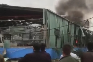 Nổ lớn trong nhà máy xử lý rác thải, 2 người thương vong