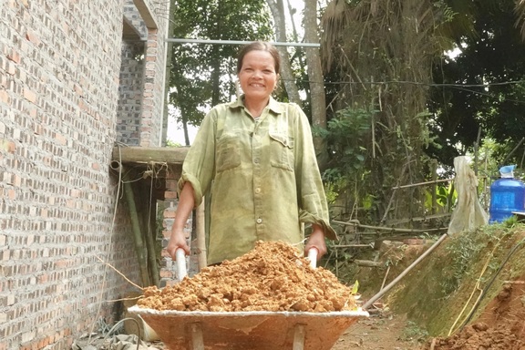 Người mẹ nghèo dựng mái ấm từ sự sẻ chia của bạn đọc