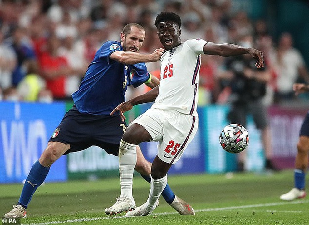 Bất mãn với trọng tài, cổ động viên Anh đòi đá lại trận chung kết Euro 2020 - 1 Bất mãn với trọng tài, cổ động viên Anh đòi đá lại trận chung kết Euro 2020 - 1