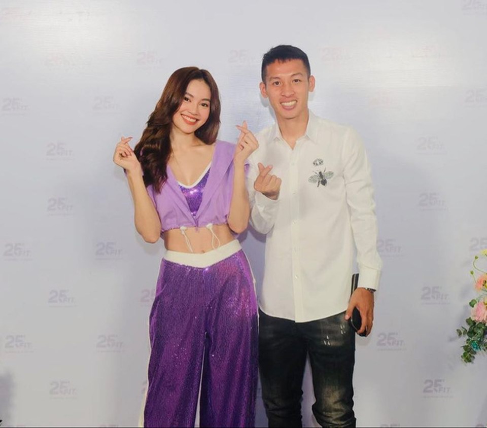 Á hậu Tú Anh quyến rũ, Ninh Dương Lan Ngọc được fan Hà Nội vây kín - 5 Á hậu Tú Anh quyến rũ, Ninh Dương Lan Ngọc được fan Hà Nội vây kín - 5
