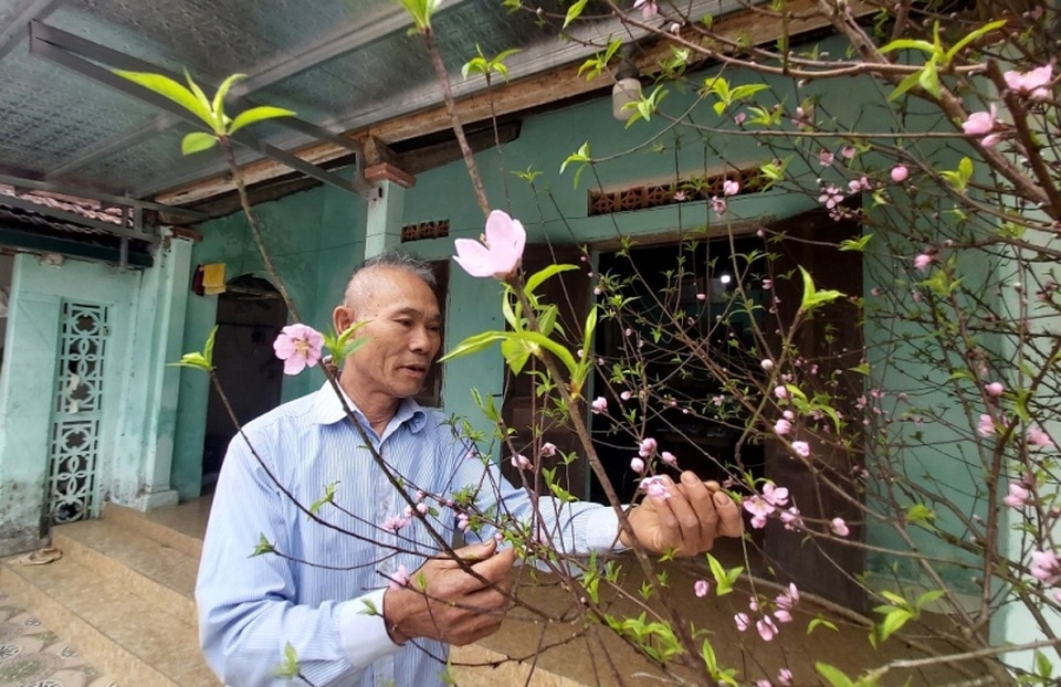 Người cha ung thư giai đoạn cuối nghẹn lòng cấm các con về quê ăn Tết - 2 Người cha ung thư giai đoạn cuối nghẹn lòng cấm các con về quê ăn Tết - 2