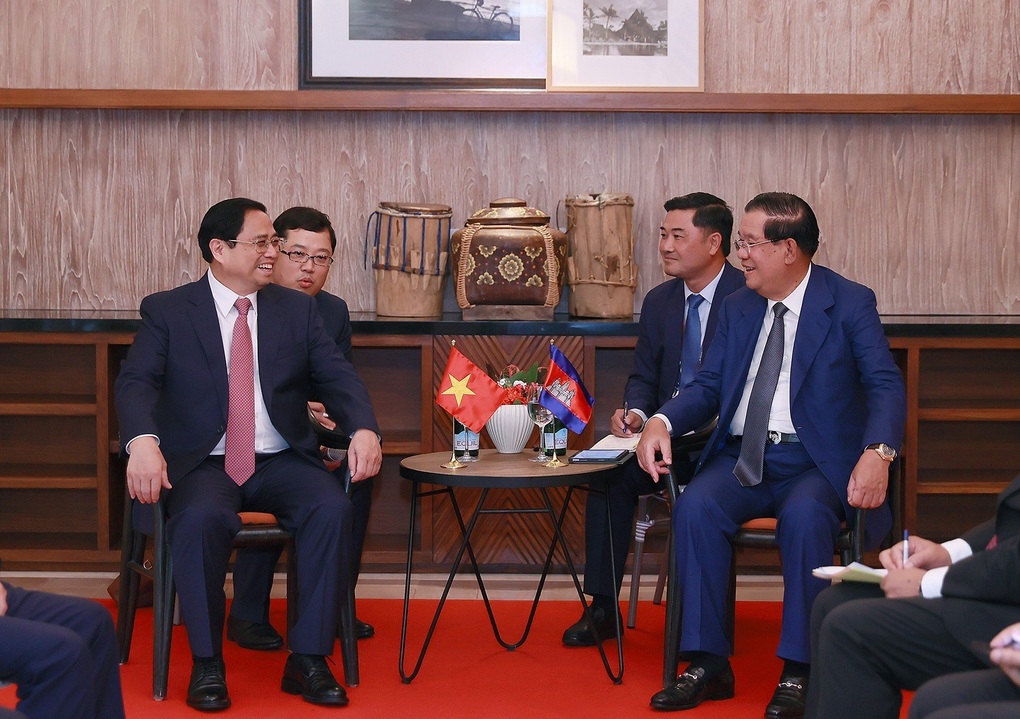 Thủ tướng Hun Sen cảm động khi đông người Việt Nam tới xem SEA Games 32 - 1 Thủ tướng Hun Sen cảm động khi đông người Việt Nam tới xem SEA Games 32 - 1