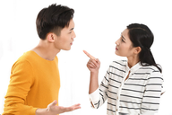 Tôi càng bị cười chê, vợ càng thích vì... kiếm được nhiều tiền