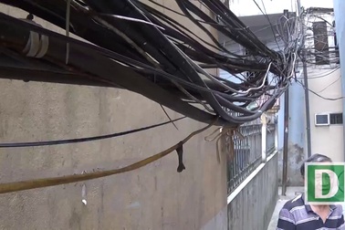 Hà Nội: Người dân lo dây điện lòng thòng đe doạ tính mạng mùa mưa bão