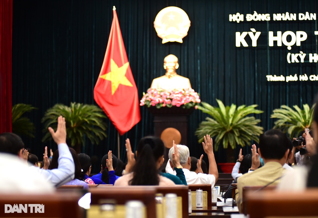 TPHCM thay đổi điều kiện để hưởng mức lương 120 triệu đồng/tháng - 2 TPHCM thay đổi điều kiện để hưởng mức lương 120 triệu đồng/tháng - 2